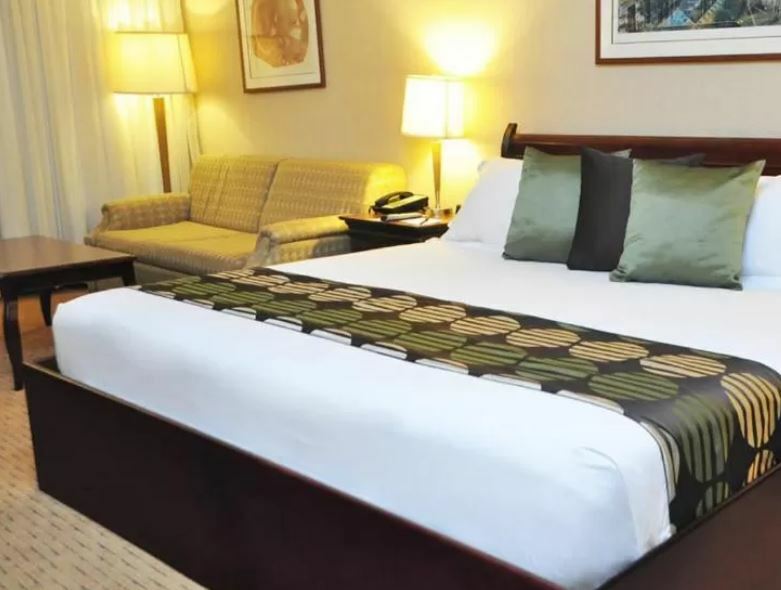 Eurobuilding Express Maiquetia Hotel Exterior photo A bed runner